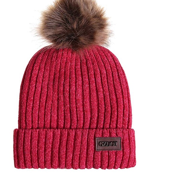 Accessories - 🆕 NWOT Cozy & Soft Winter Red Pom Pom Hat
